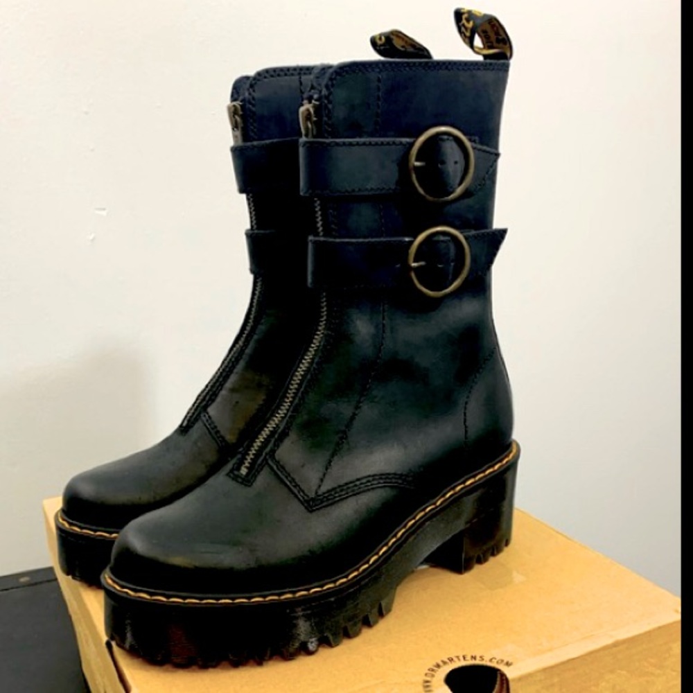Rare chunky heeled Dr.Martens w/buckles leather dope af brand NIB!